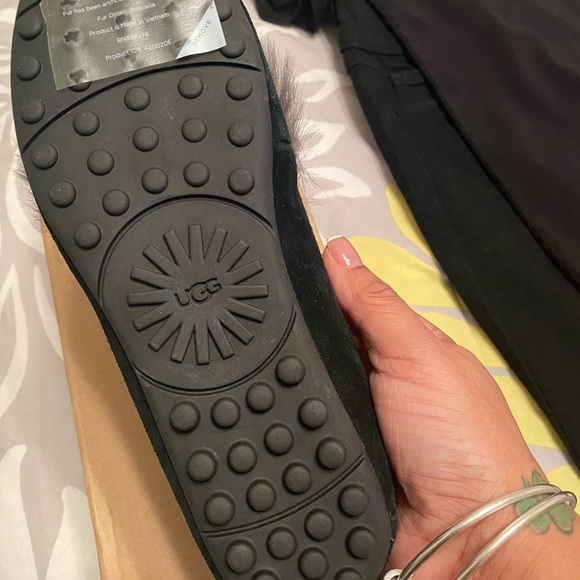 Uggs - Picture 4 of 4